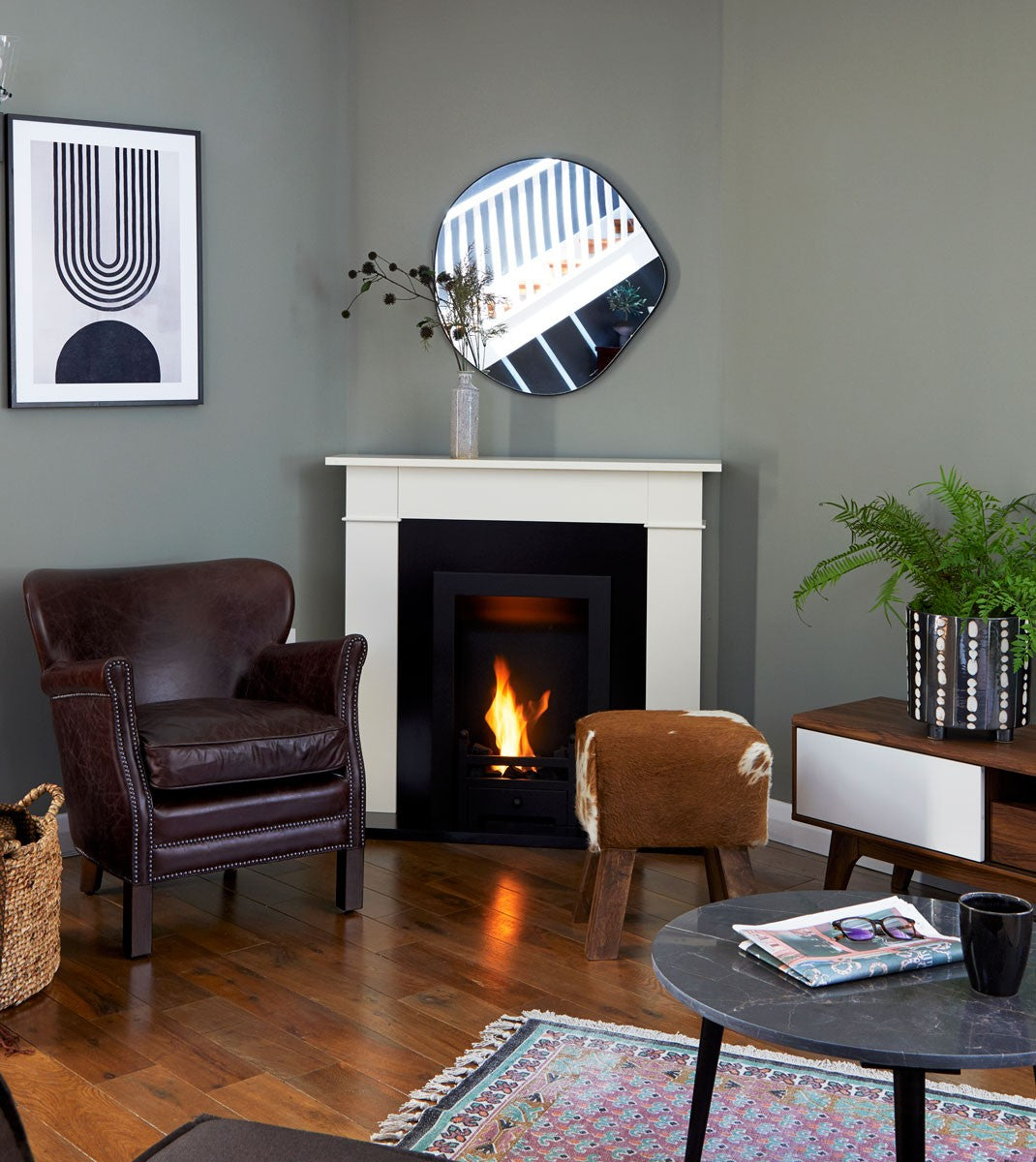 CARRINGTON Traditional Bioethanol Fireplace in living room