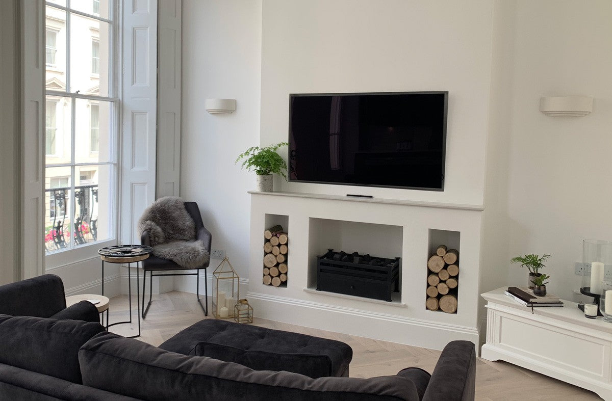 MONTAGU Black Grate in living room under the TV