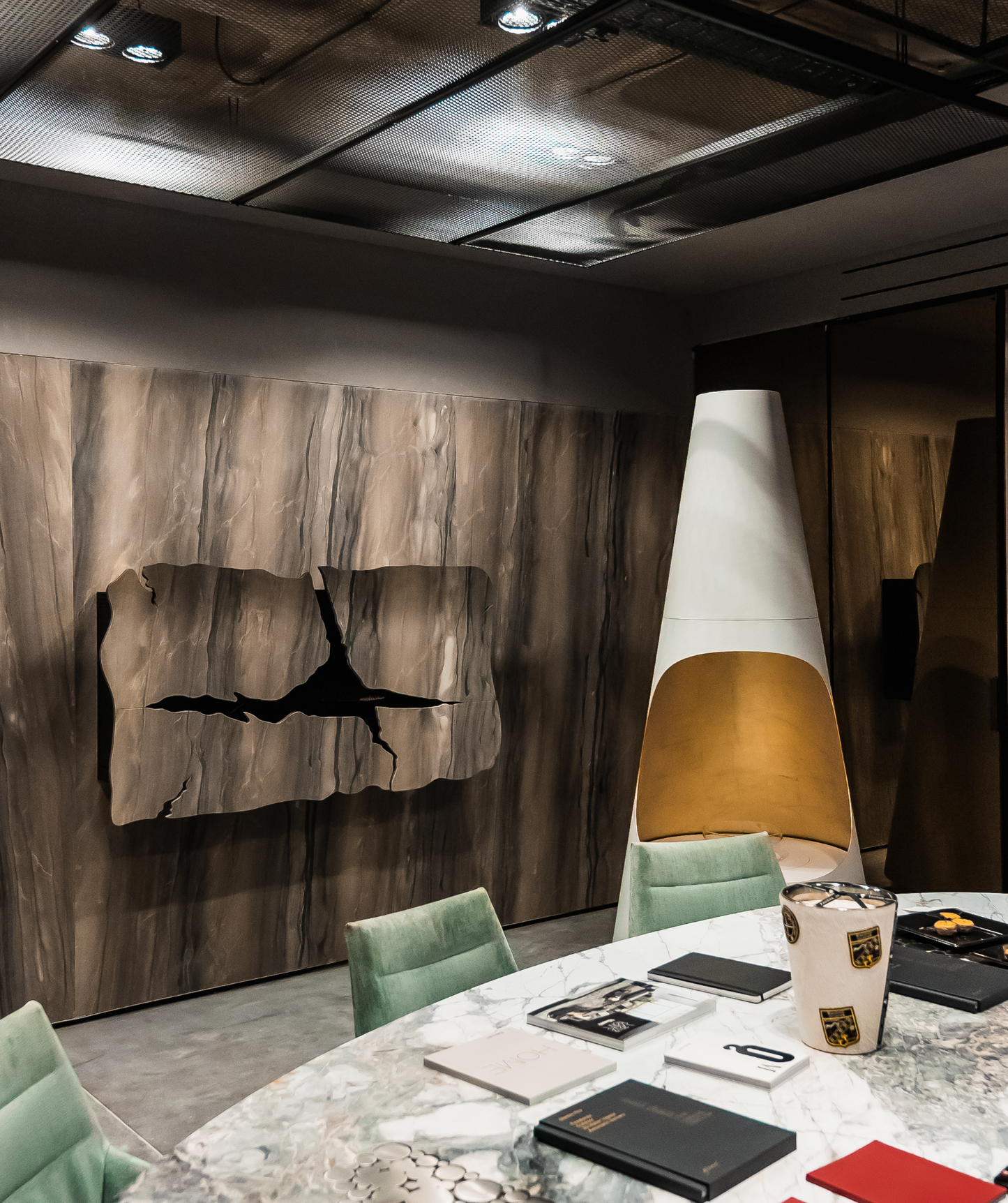 APOLLO IV EVO Plus in bespoke brown marble finish